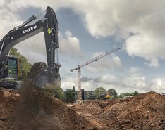 Volvo equipment lifting dirt 