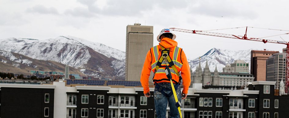 Man in safety gear/Diversified Fall Protection