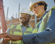 Workers in vests and hard hats/Adobe Stock 